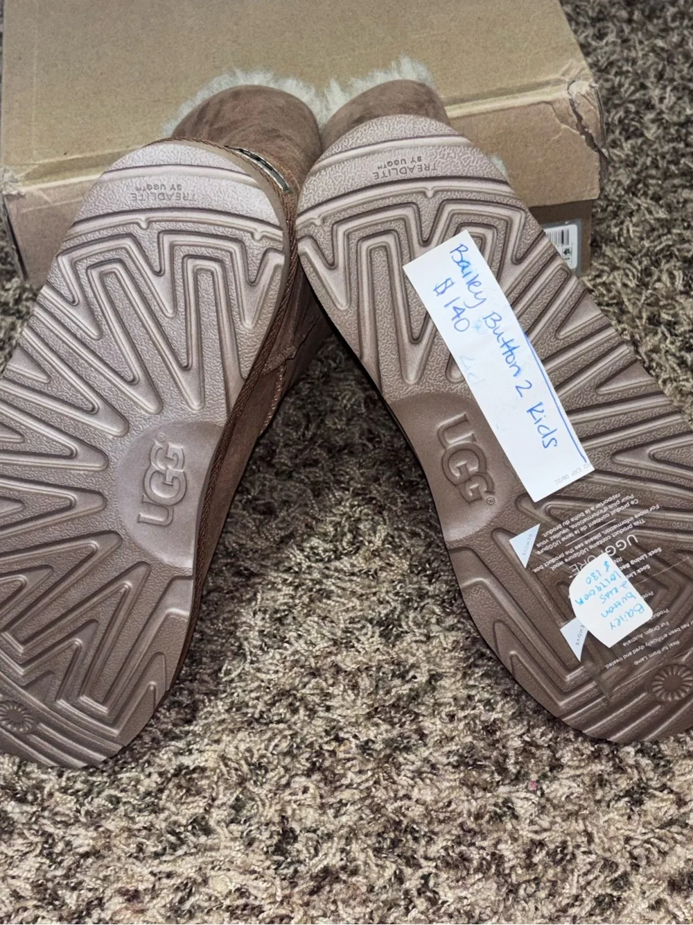 UGG Bailey Button II 